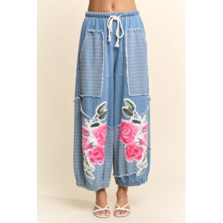 PANTALON DENIM FLORES PARCHE