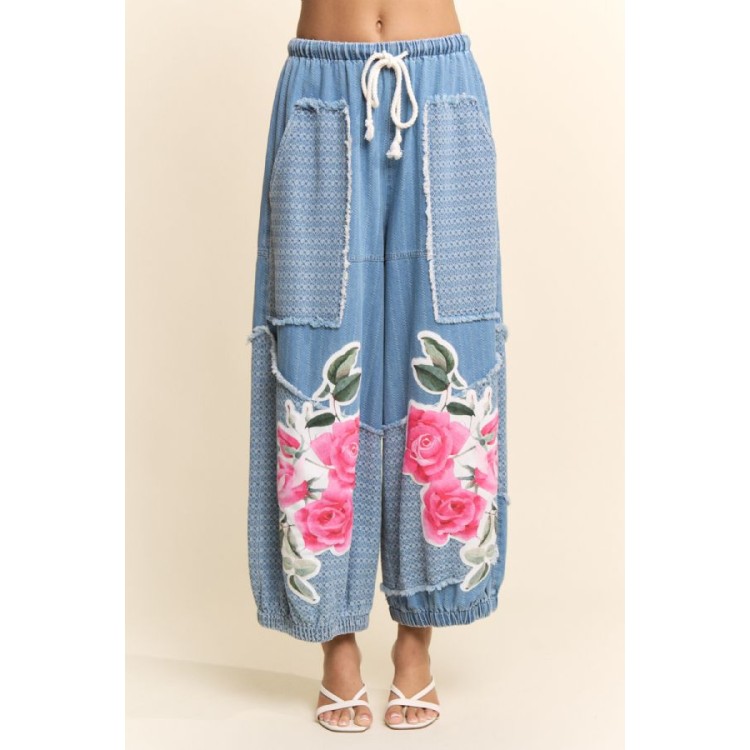 PANTALON DENIM FLORES PARCHE