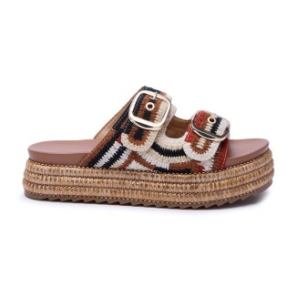 SANDALIA BORDADA PLATAFORMA CAFE 