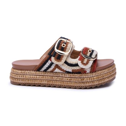 SANDALIA BORDADA PLATAFORMA CAFE 