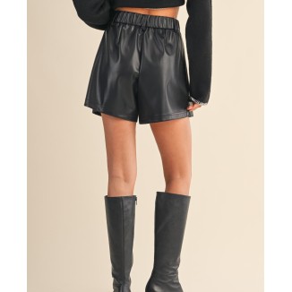 SHORT NEGRO VINIPIEL