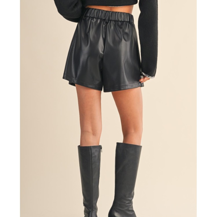 SHORT NEGRO VINIPIEL