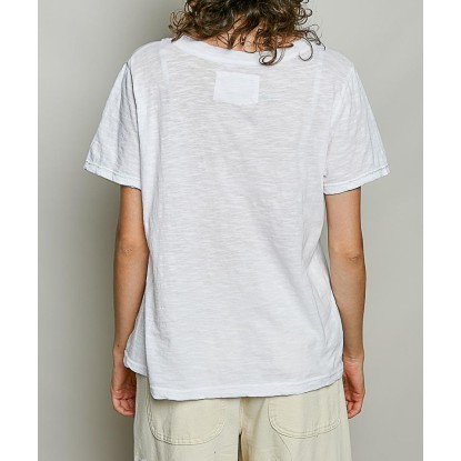 TSHIRT BLANCA CUELLO V APLIC